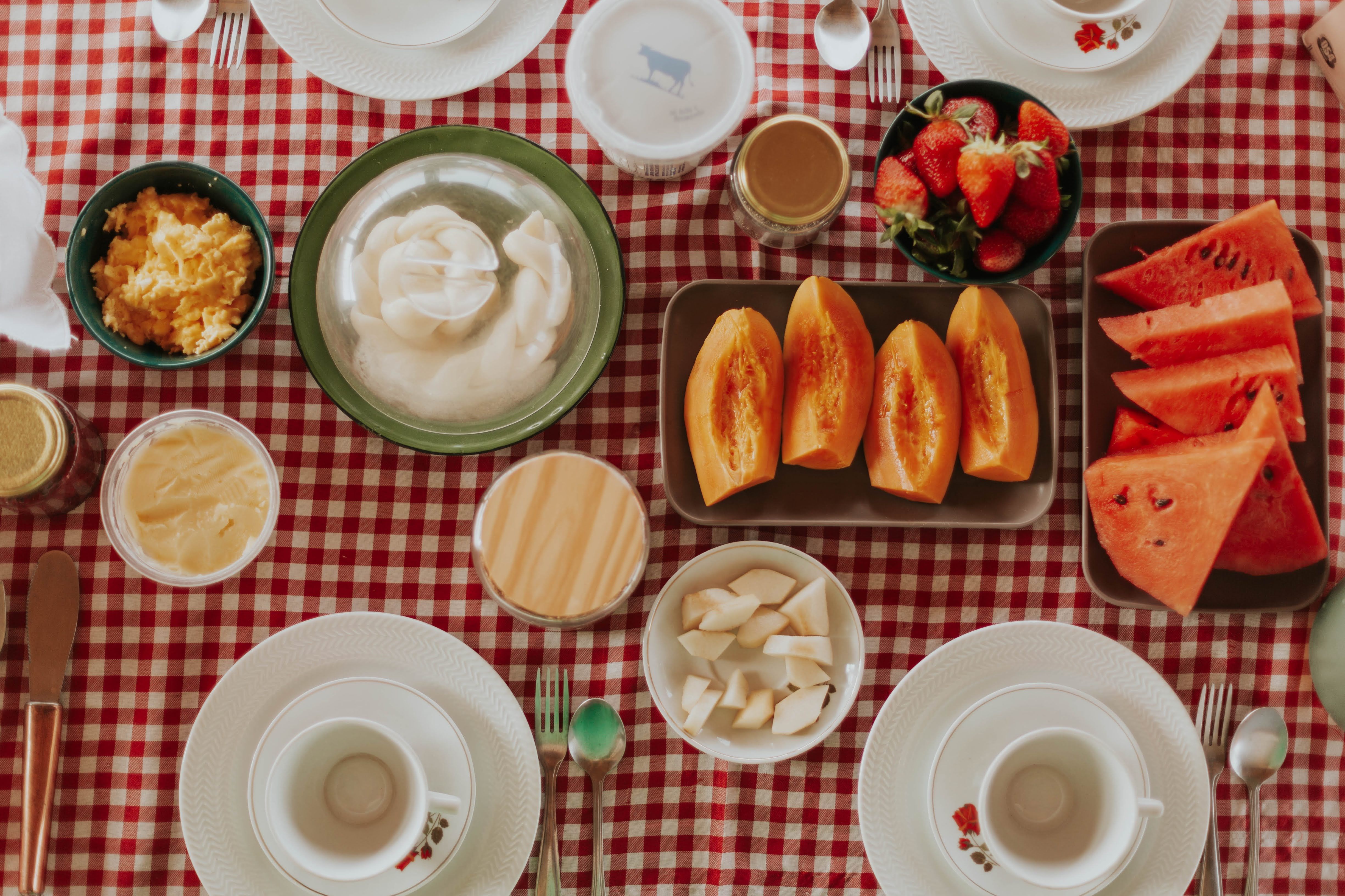 O Que Comer Antes e Depois do Treino: Guia por Modalidade e Horário
