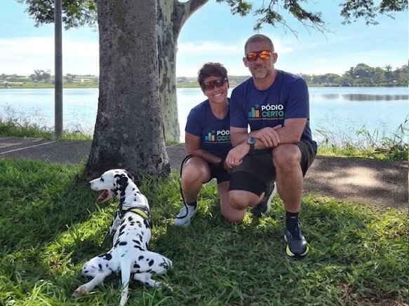 Marina, Gilberto e o Johny na beira da represa, depois do treino